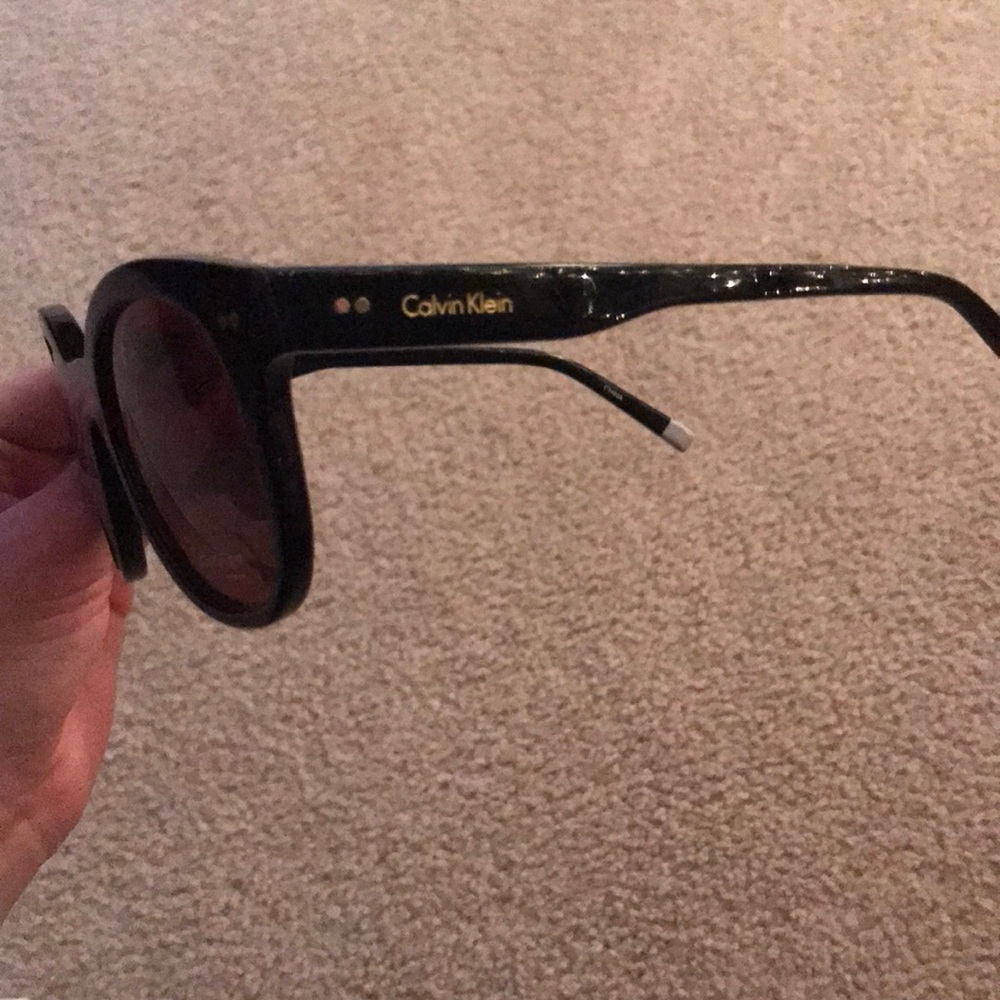 Calvin Klein sunglasses - Picture 5 of 6